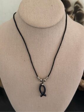 Vintage 90’s Y2K Black Hematite Fish Pendant Leather Cord Necklace